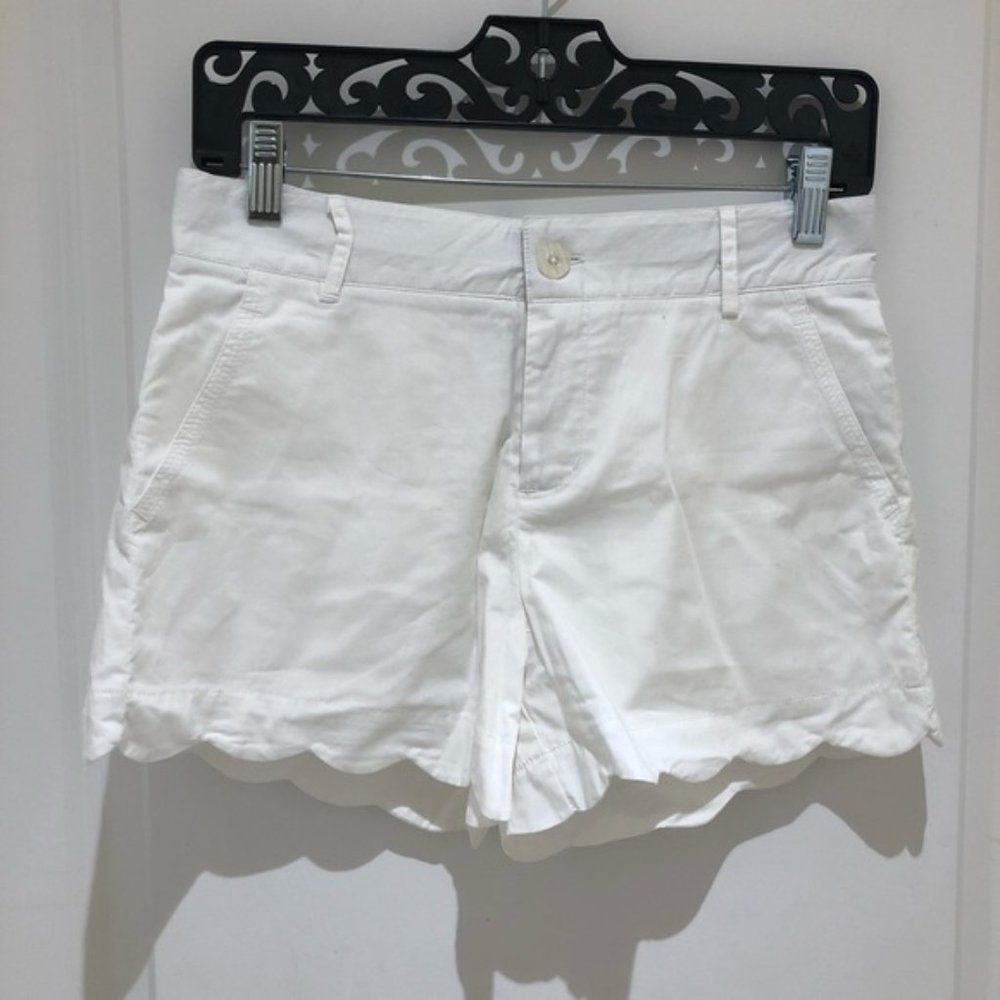Lauren James White Scalloped Edge Shorts Small
